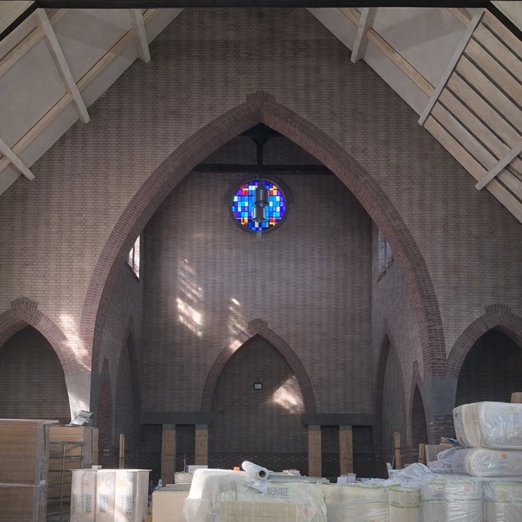 Een mooie gerenoveerde kerk met nieuwe isolatie